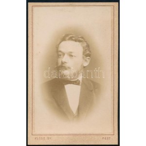 cca 1872 Elegáns fiatal férfi portréja, vizitkártya Klösz György (1844-1913) pesti műterméből, jó állapotban, 10,5x6...