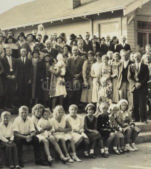 1931 Los Angeles, Szent István Hall alapkőletételének fotója, üvegezett modern keretben, nagyméretű...