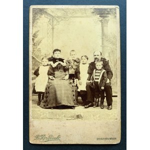 Cardboard photograph. Zieliński family. Skierniewice [1899].