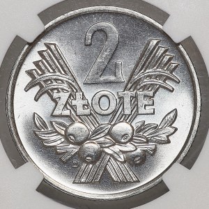 2 Gold 1970er, Berry, 7 mit spitzem Baldachinabschluss