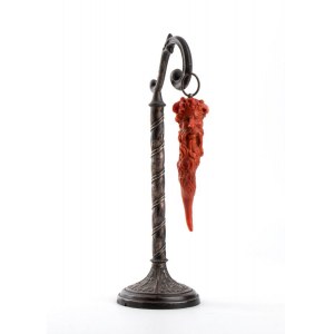 Coral chariot horn