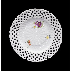 MIESNIA - KING'S PORCELLA MANUFACTURE, Plate with an openwork collar.