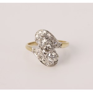 Ring with diamonds