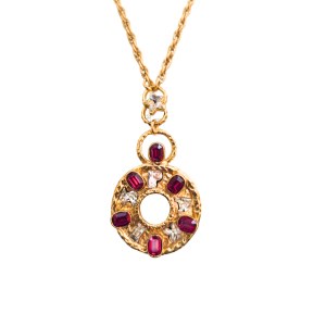Vintage-style gold-plated medallion with Swarovski crystals