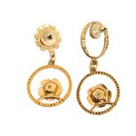 Gold-plated asymmetrical earrings with roses