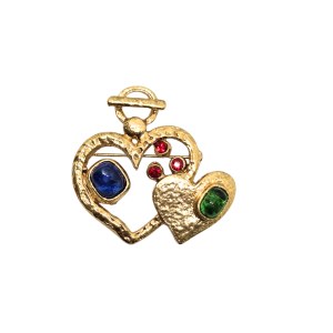 Gold-plated heart-shaped brooch with colorful crystals in a pop style