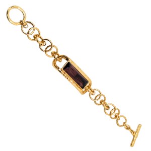 Gold-plated bracelet with a striking burgundy Swarovski crystal