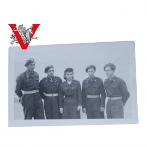 PSZ Parachron Brigade SBS, Four Paratroopers and a Woman, Gap , Paratroopers' Uniforms