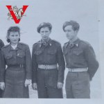PSZ Parachron Brigade SBS, Four Paratroopers and a Woman, Gap , Paratroopers' Uniforms