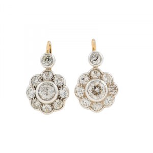 Daisy-shaped earrings, early 20th century.