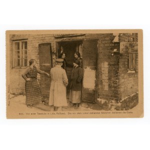 Lida - tea shop, girls serving guests (779)