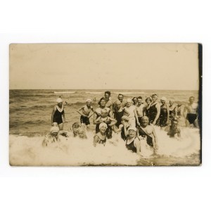 Grand village - photo de groupe au milieu des vagues (841)