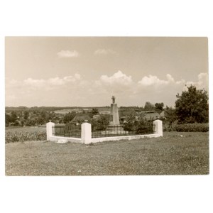 Mołotków - fotografia H. Poddębski. Grób poległych legionistów (224)