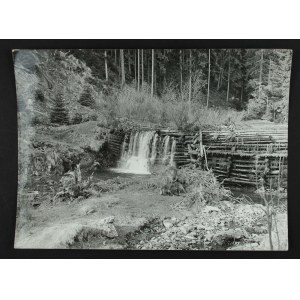 Klauza (?) w Karpatach - fotografia Jerzy Kostrzewa, lata 1980-e (821)