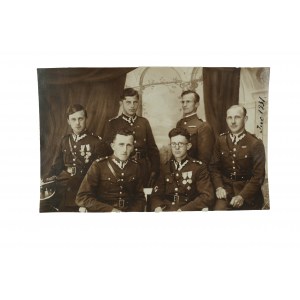 59 Pułk Piechoty Wielkopolskiej , grupa żołnierzy, widoczne medale i różne odznaki pułkowe, 1931r.