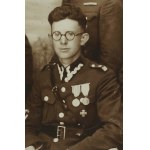 59 Pułk Piechoty Wielkopolskiej , grupa żołnierzy, widoczne medale i różne odznaki pułkowe, 1931r.