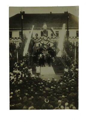 BARANÓW district of Kępno, ceremonies at the monument to the fallen in front of the school building