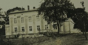 ŻURAWINIEC district Kępno, building, west side