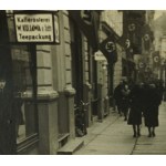 Zestaw 3 fotografii pocztówkowych W. KUJAWA i SYN [palarnia kawy]: witryna oraz wnętrze sklepu firmowego w czasie okupacji, RZADKIE