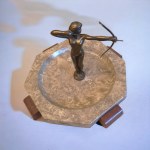 Patera / wizytownik z figurą łuczniczki z brązu Niemcy/Polska, początek XX w.