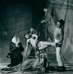 Zdjęcie z krzyża fot. Andrzej Świetlik [life time print /1989 - ca 2000 / Fotografia dokumentacyjna z kolekcji Andrzeja Kwietniewskiego członka w stanie spoczynku grupy art. Łódź Kaliska]