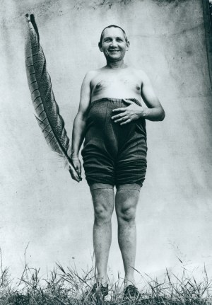 Enfant terrible [tirage à vie / 1987 - 2006 / Photographie documentaire de la collection d'Andrzej Kwietniewski, membre retraité du groupe artistique Łódź Kaliska].