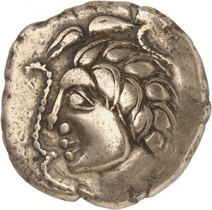 GAULE - CELTIC Pictones et Santons. Statère au profil de style dit aquitanique, type IV à la petite tête ND (fin de la première moitié du Ier siècle avant J.-C.).
