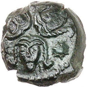 GAULE - CELTIC Véliocasses. Bronze classe I à légende SVTICOS, var. 9 aux trois têtes humaines ND (60-30 av. J.-C.).