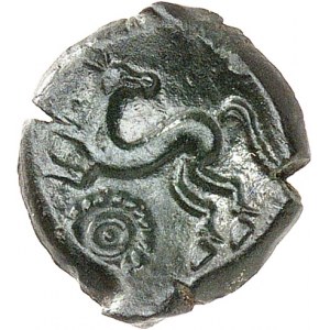 GAULE - CELTIC Véliocasses. Bronze classe I à légende SVTICOS, var. 9 aux trois têtes humaines ND (60-30 av. J.-C.).