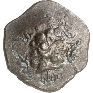 GAULE - CELTIC Vénètes. Statère d'électrum au sanglier en cimier et revers au personnage recroquevillé et ailé ND (IIe - Ier siècles avant J.-C.).