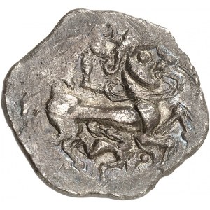 GAULE - CELTIC Vénètes. Statère d'électrum au sanglier en cimier et revers au personnage recroquevillé et ailé ND (IIe - Ier siècles avant J.-C.).