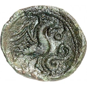 GAULE - CELTIC Bellovaques. Bronze au coq et à la tête casquée ND (second tiers du Ier siècle avant J.-C. et Guerre des Gaules).