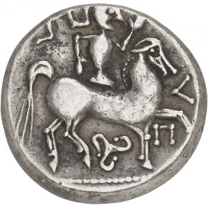 GAULE - CELTIC Danube central (IIe-Ier s. av. J.-C.). Tétradrachme, type au cavalier en marionnette (puppenreiter) et triskèle ND (IIIe-IIe s. av. J.-C.).