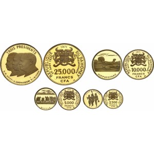 BENIN - République du Dahomey (1960-1975). Coffret (PROOF SET) de 8 monnaies, comprenant 4 monnaies en or [25.000, 10.000, 5.000 et 2.500 francs CFA] et 4 monnaies en argent [1.000, 500, 200 et 100 francs CFA], sur Flans brunis (PROOF) 1971, Arezzo (Gori 