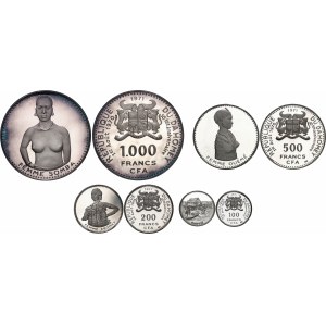 BENIN - République du Dahomey (1960-1975). Coffret (PROOF SET) de 8 monnaies, comprenant 4 monnaies en or [25.000, 10.000, 5.000 et 2.500 francs CFA] et 4 monnaies en argent [1.000, 500, 200 et 100 francs CFA], sur Flans brunis (PROOF) 1971, Arezzo (Gori 