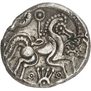 Abrincatui. Statère au profil luniforme, Classe II à la joue lisse, var. 1 ND (fin de la première moitié du Ier siècle avant J.-C. et Guerre des Gaules).