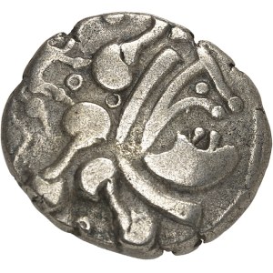 Baïocasses. Statère de billon au profil géométrique et aux sangliers, classe II ND (Ier s. av. J.-C.).