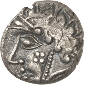 Bituriges Cubes. Drachme, type au loup et au cheval, classe II var. 2 à la joue ornée ND (fin du IIe - début du Ier siècle avant J.-C.).