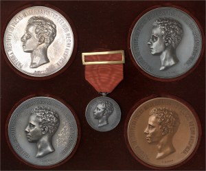Alfonso XIII (1886-1931). Set of 4 medals and a decoration, swearing of the Constitution by the King, by B. Maura 1902, Madrid.