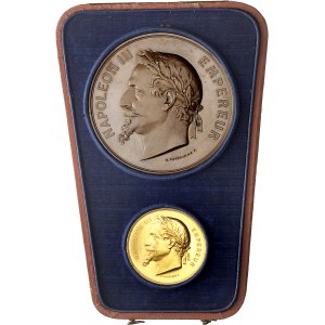 Second Empire / Napoléon III (1852-1870). Coffret de 2 médailles, Or et Cuivre, Exposition Universelle de 1867, par H. Ponscarme 1867, Paris.
