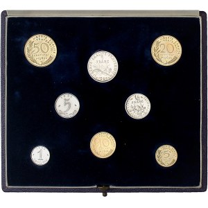 Ve République (1958 à nos jours). Coffret de 8 piéforts en métaux communs 1960 à 1966 [février 1967], Paris.