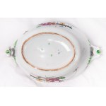 Soup tureen with presentation stand