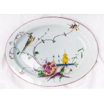 Soup tureen with presentation stand