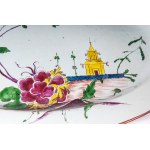 Soup tureen with presentation stand
