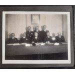 Album pamiątkowy pracowników Izby Rzemieślniczej w Kielcach w latach 1931-1934.10 zdjęć.