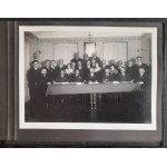Album pamiątkowy pracowników Izby Rzemieślniczej w Kielcach w latach 1931-1934.10 zdjęć.