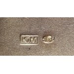 Srebrna papierośnica z miniaturką odznaki policyjnej III Rzeszy i monogramem, Krupski i Matulewicz 1942