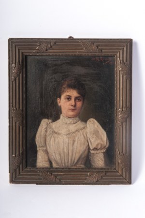 Portrait of a lady in a white dress