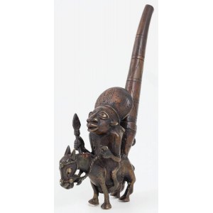 FAJKA CEREMONIALNA Z JEŹDŹCEM, Kamerun, Bamun (Bamoun), pocz. XX w.