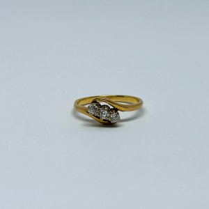 375/9K Gold Ring with Diamonds